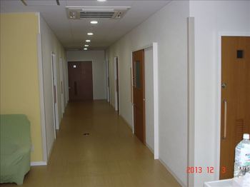 個室の廊下